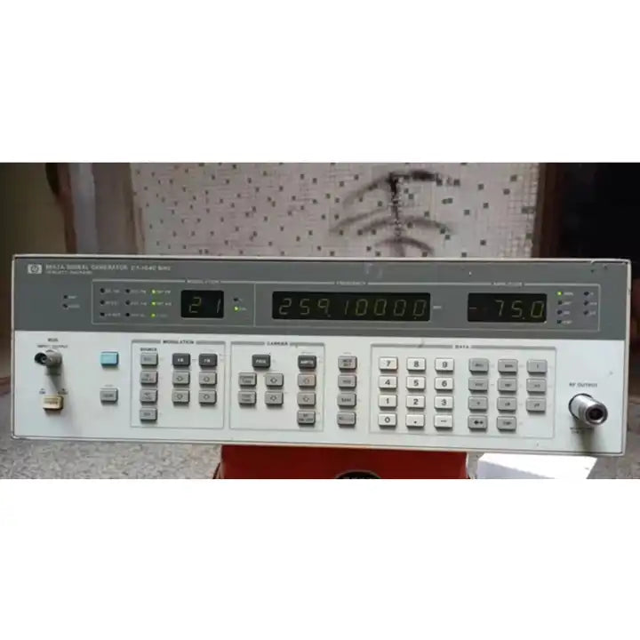 Used HP Agilent 8657A Signal Generator 100 KHz to 1040 MHz