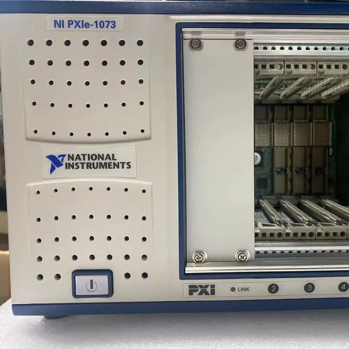 National Instruments NI PXIe 1073 , 5-Slot