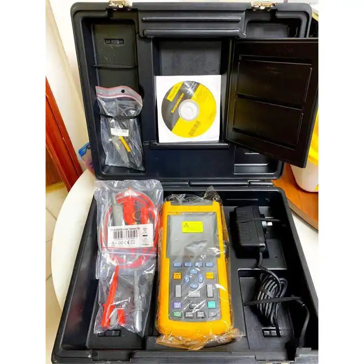 Fluke 124 Industrial ScopeMeter Hand-Held Oscilloscope, 40 MHz