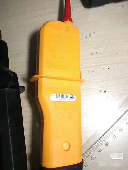 Fluke T150 VDE OR FLUKE T150 Two-pole Voltage and Continuity Electrical Tester - XG eqpt