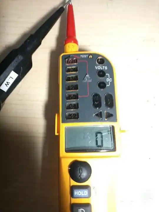 Fluke T150 VDE OR FLUKE T150 Two-pole Voltage and Continuity Electrical Tester - XG eqpt