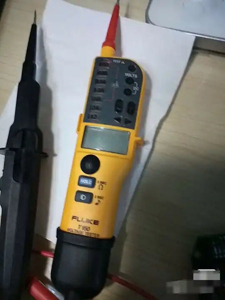 Fluke T150 VDE OR FLUKE T150 Two-pole Voltage and Continuity Electrical Tester - XG eqpt