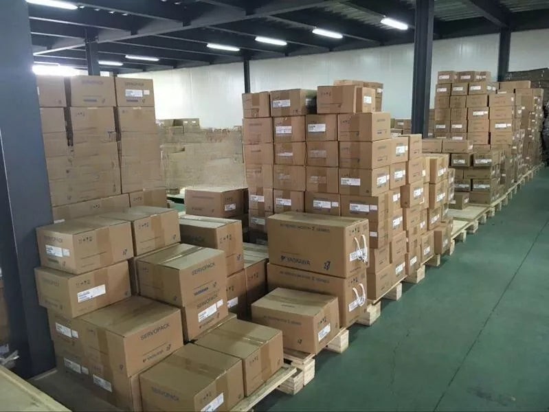 New Yaskawa Servo Driver SGDH-05DE-OY 1PCS