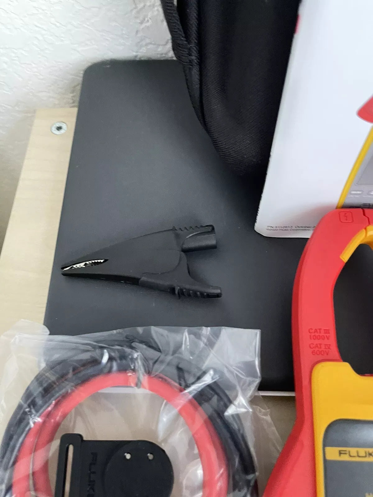 Fluke 378 FC Non-Contact Voltage True-rms AC/DC Clamp Meter with iFlex for 3-Phase Tests