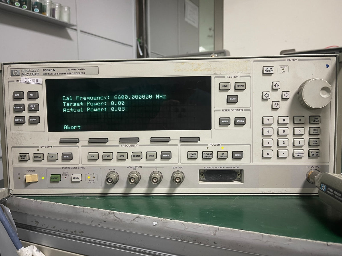 HP Agilent 83620A 10MHz-20GHz Synthesized Sweep Signal Generator ,001002008-1498 - XG eqpt