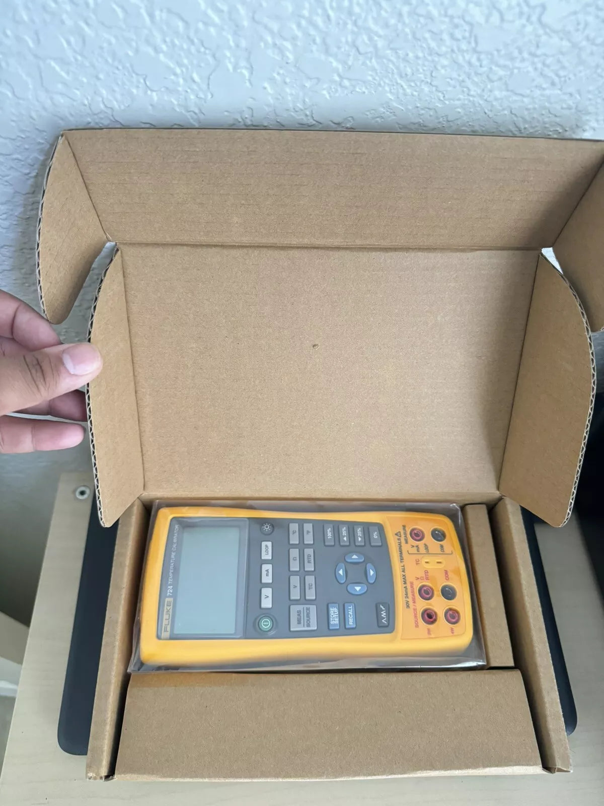 Fluke 724 Temperature Calibrator - Calibrated 2022 / New Sealed
