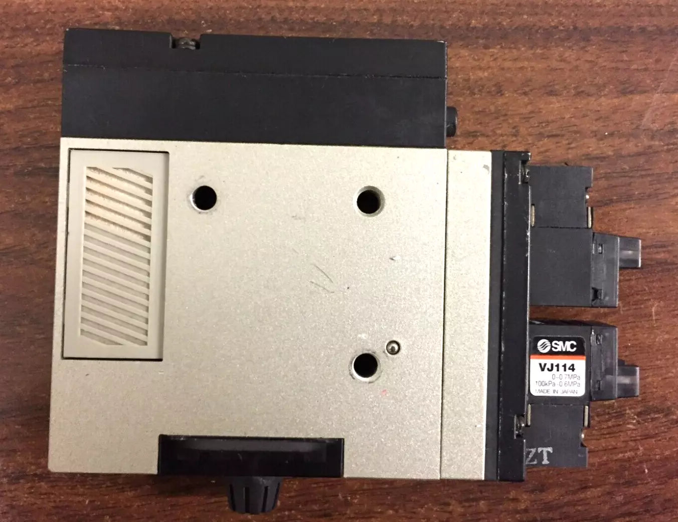 SMC ZM131H Vacuum Ejector with 2 SMC VJ114 Vacuum Solenoids 24VDC