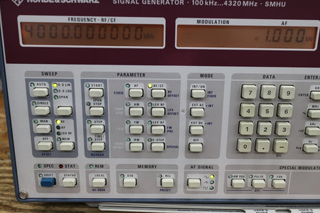 SMHU Signal Generator by Rohde & Schwarz
