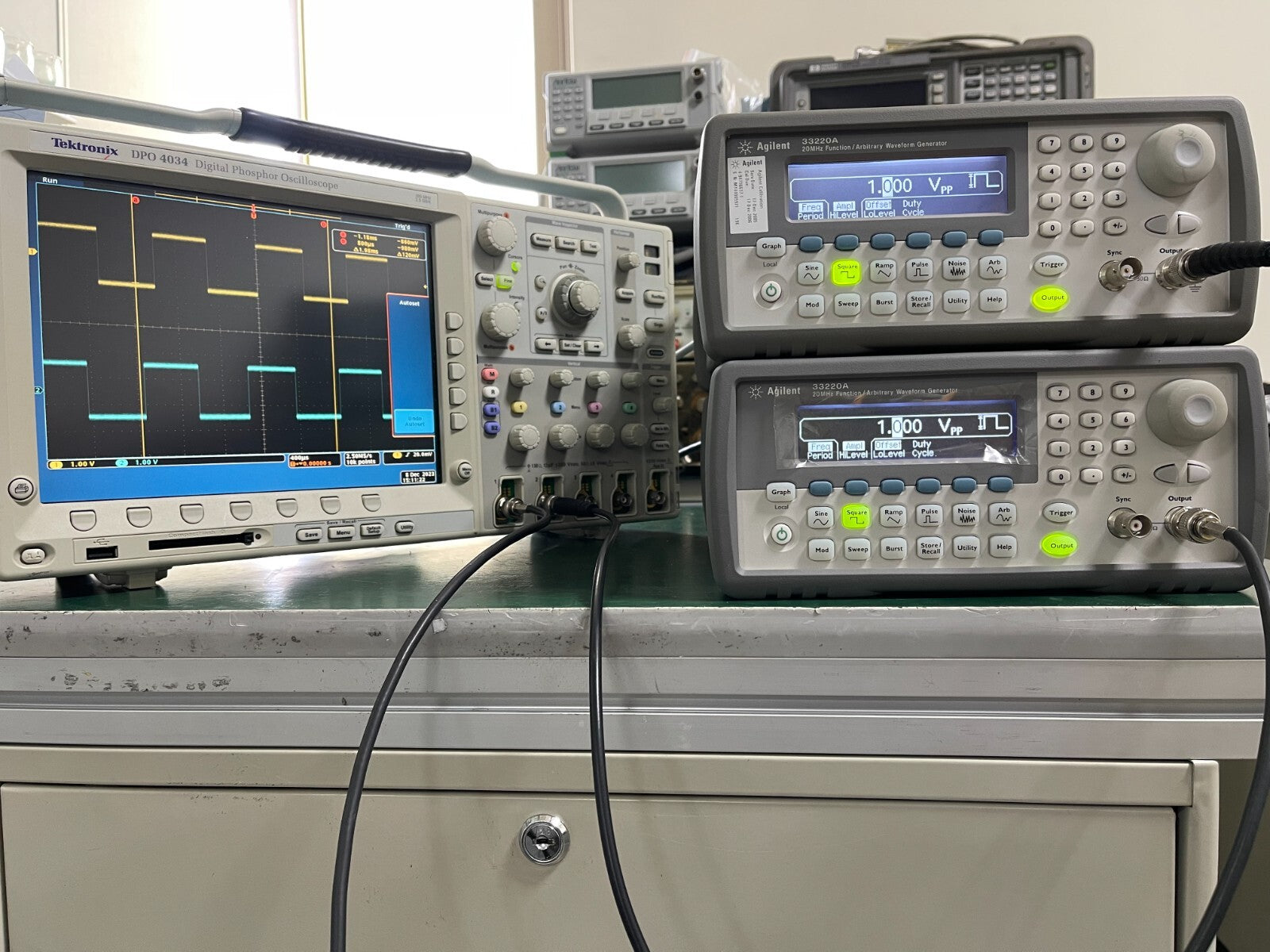 Agilent Keysight 33220A Function / Arbitrary Waveform Generator , Option 001