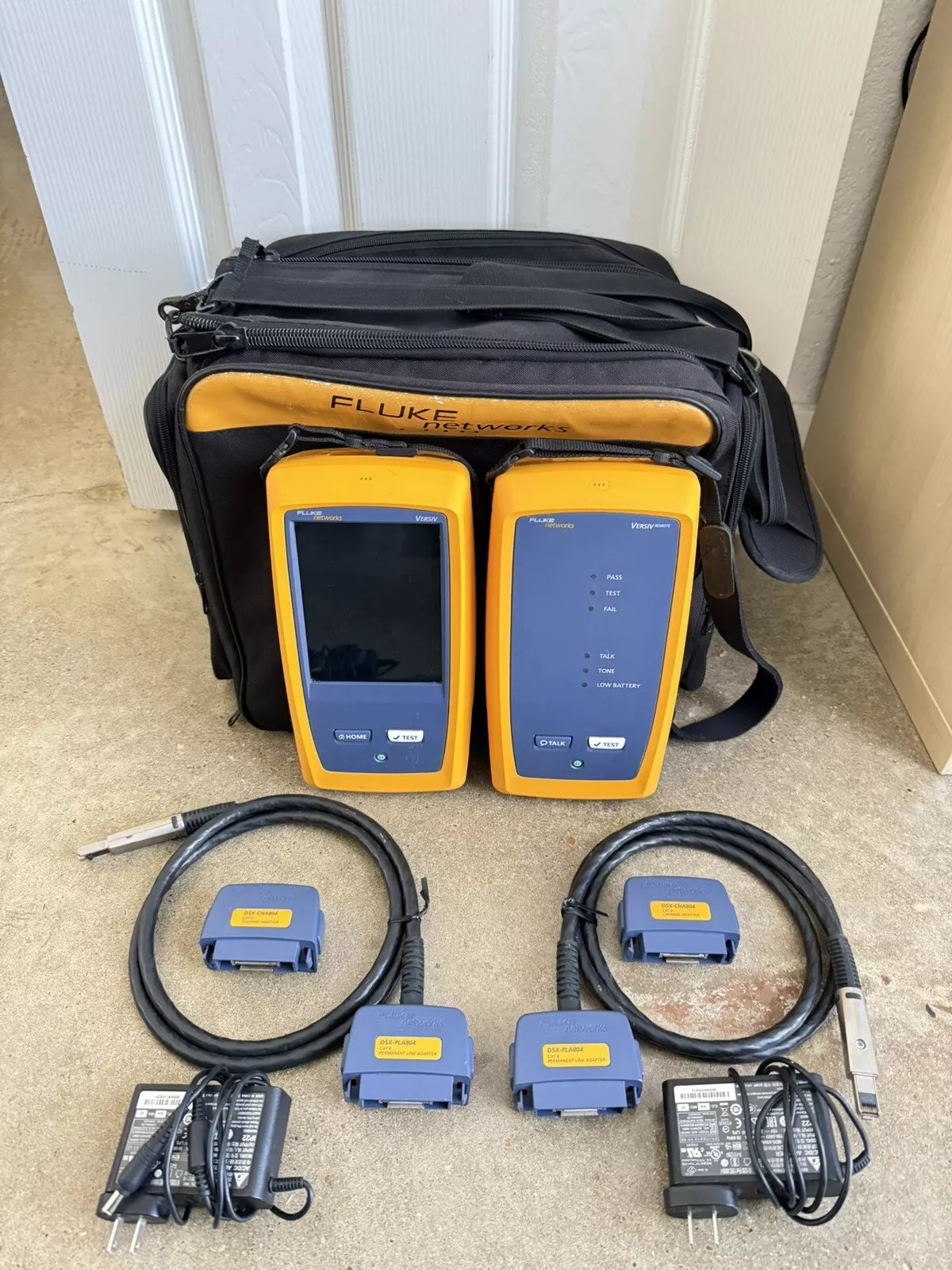 Fluke Networks DSX-8000 Cable Certifier Tester Kit (Calibrated 2023-2024)