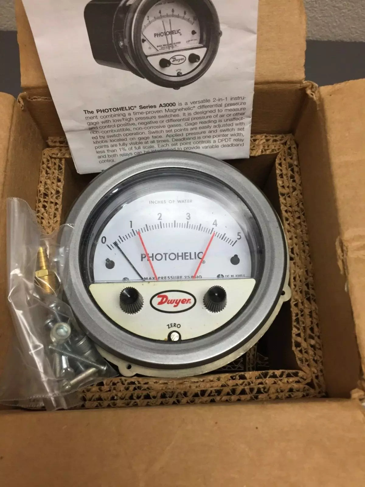 Dwyer A3005 Photohelic Pressure Switch/Gage Indicator