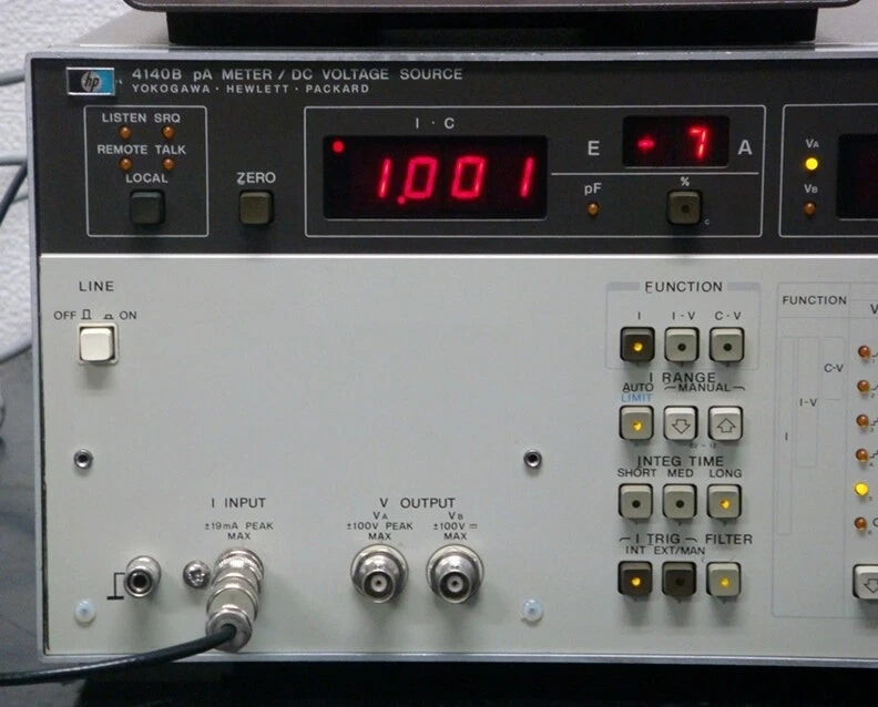 HP 4140B Parameter/DC Voltage Source