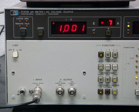 HP 4140B Parameter/DC Voltage Source