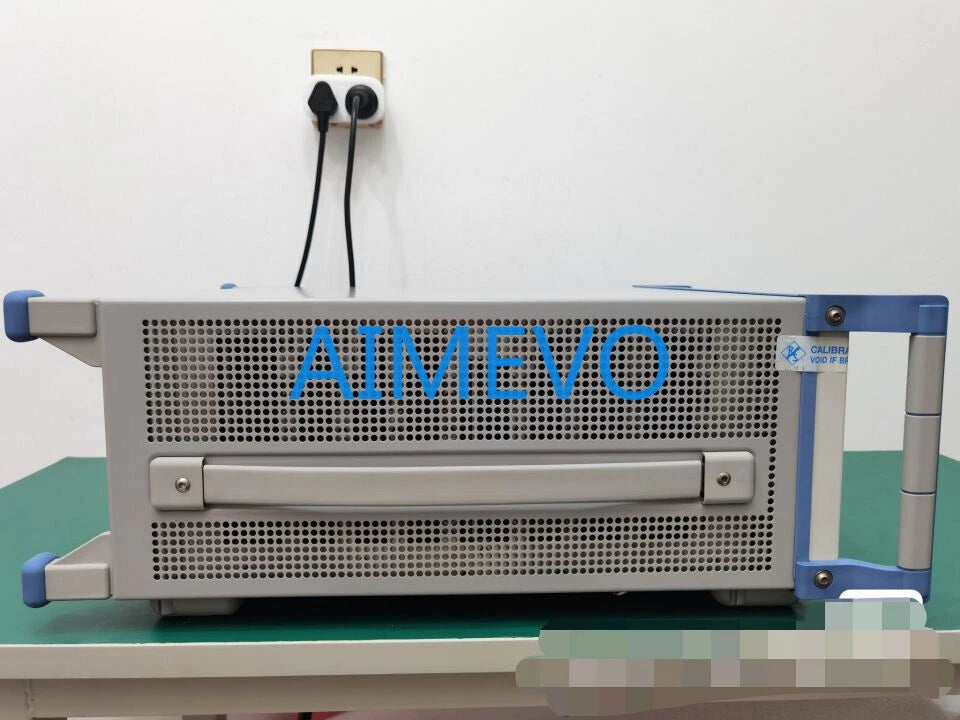 Rohde & Schwarz CMU200 with B53 Universal Radio Communications Tester