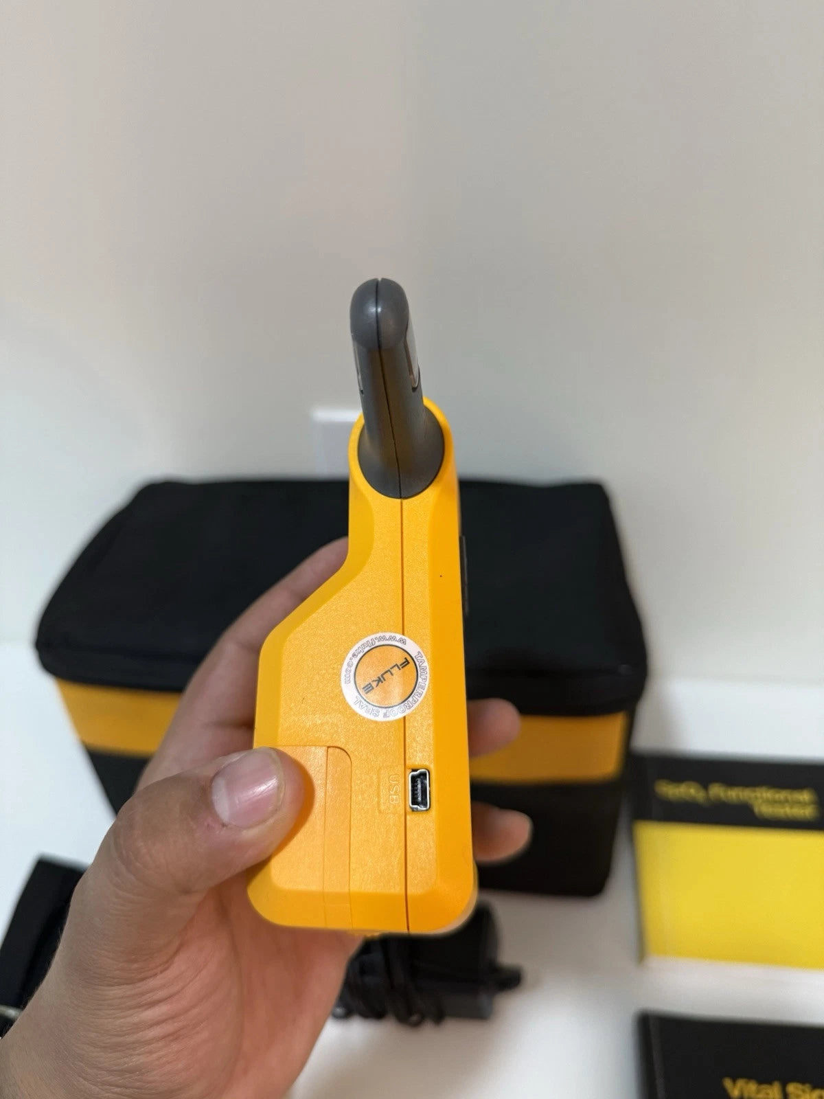 FLUKE Biomedical ProSim 4 & Spot Light Kit with Bag & Charger (Tested)