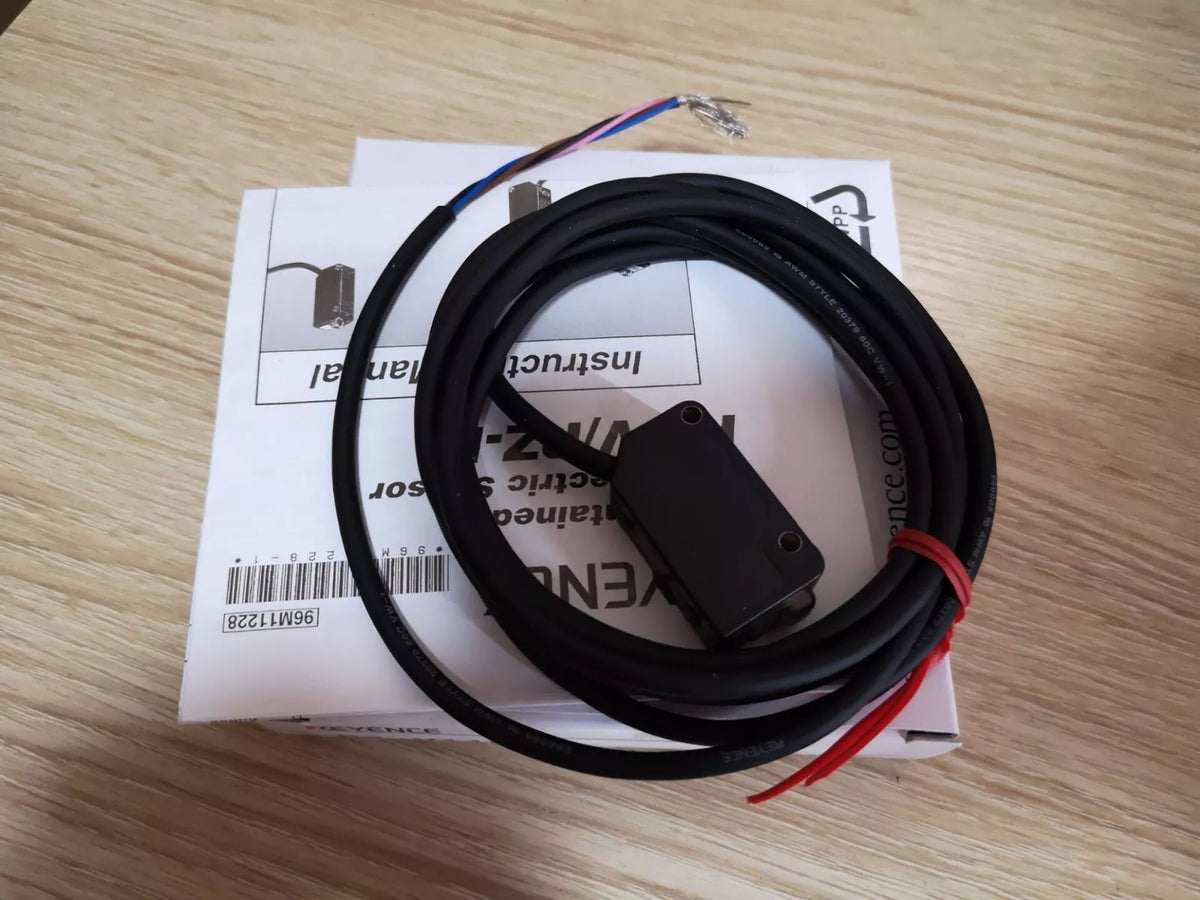 KEYENCE PZ-V11P Photoelectric Sensor PZV11P - New in Box