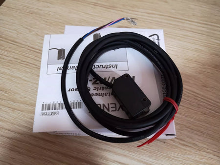 KEYENCE PZ-V11P Photoelectric Sensor PZV11P - New in Box