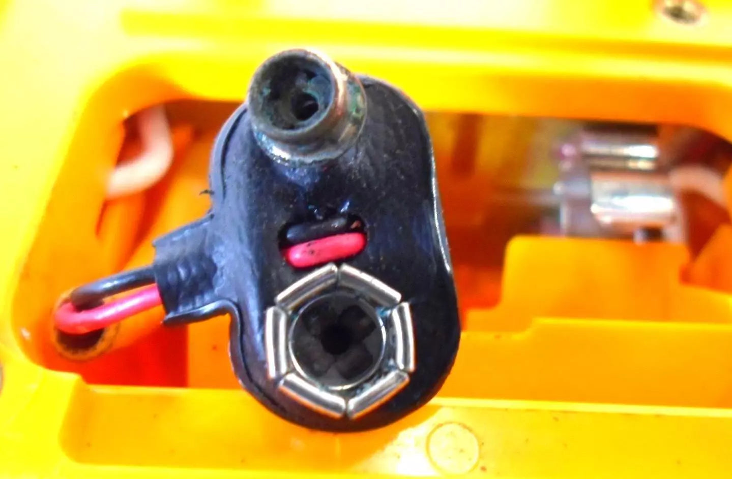 Fluke 27 Multimeter - Versatile Digital Multimeter