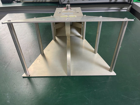 Com-Power Wide Band Active Horn Antenna AHA-118 700 MHz to 18 GHz - XG eqpt