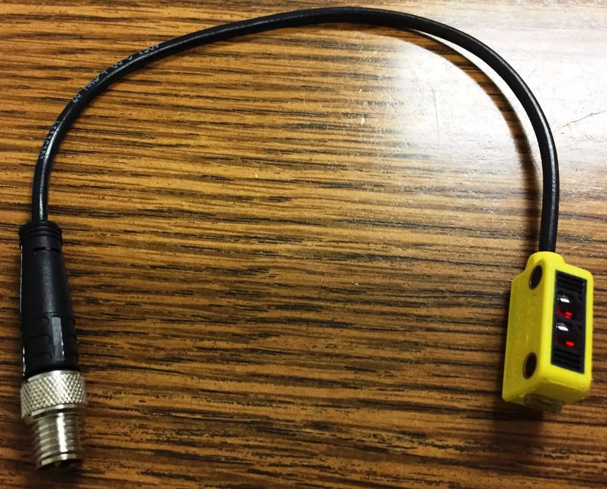 Banner Q12RP6FF30Q3 Photoelectric Sensor, Fixed Field, 30mm, 10-30VDC, PNP