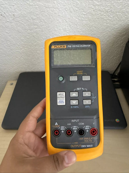 FLUKE 715 Volt/mA Calibrator with Accessories - Tested