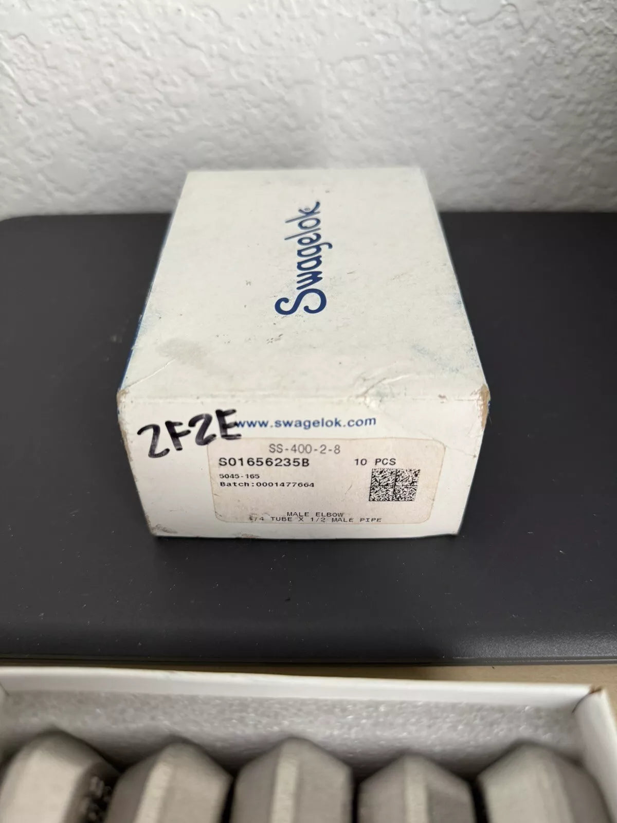 Swagelok Elbow Connector Fitting 1/4 Tube x 1/2 Male NPT SS-400-2-8