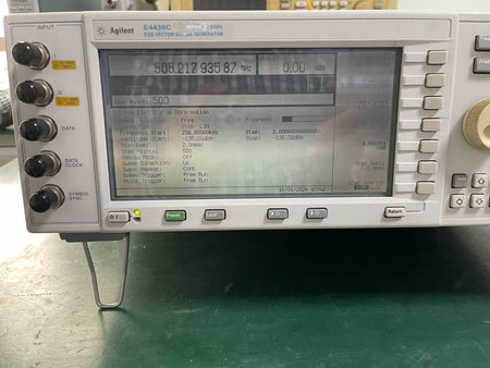 Agilent E4438C ESG Vector Signal Generator 250kHz-3GHz w/001,005,401,<wbr/>503 _0160