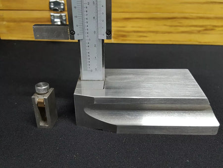 Unbranded Height Gauge: Q - Precise Measurement Tool for Industrial Use