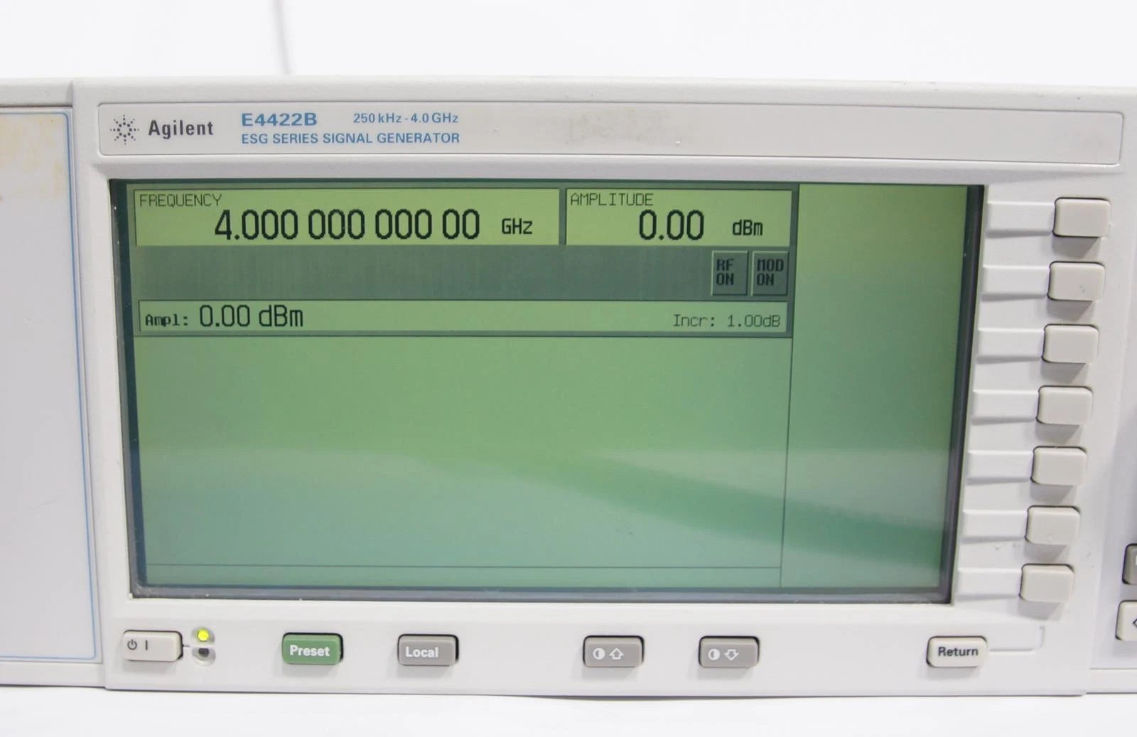 Agilent / HP E4422B 250 kHz - 4 GHz ESG Analog RF Signal Generator