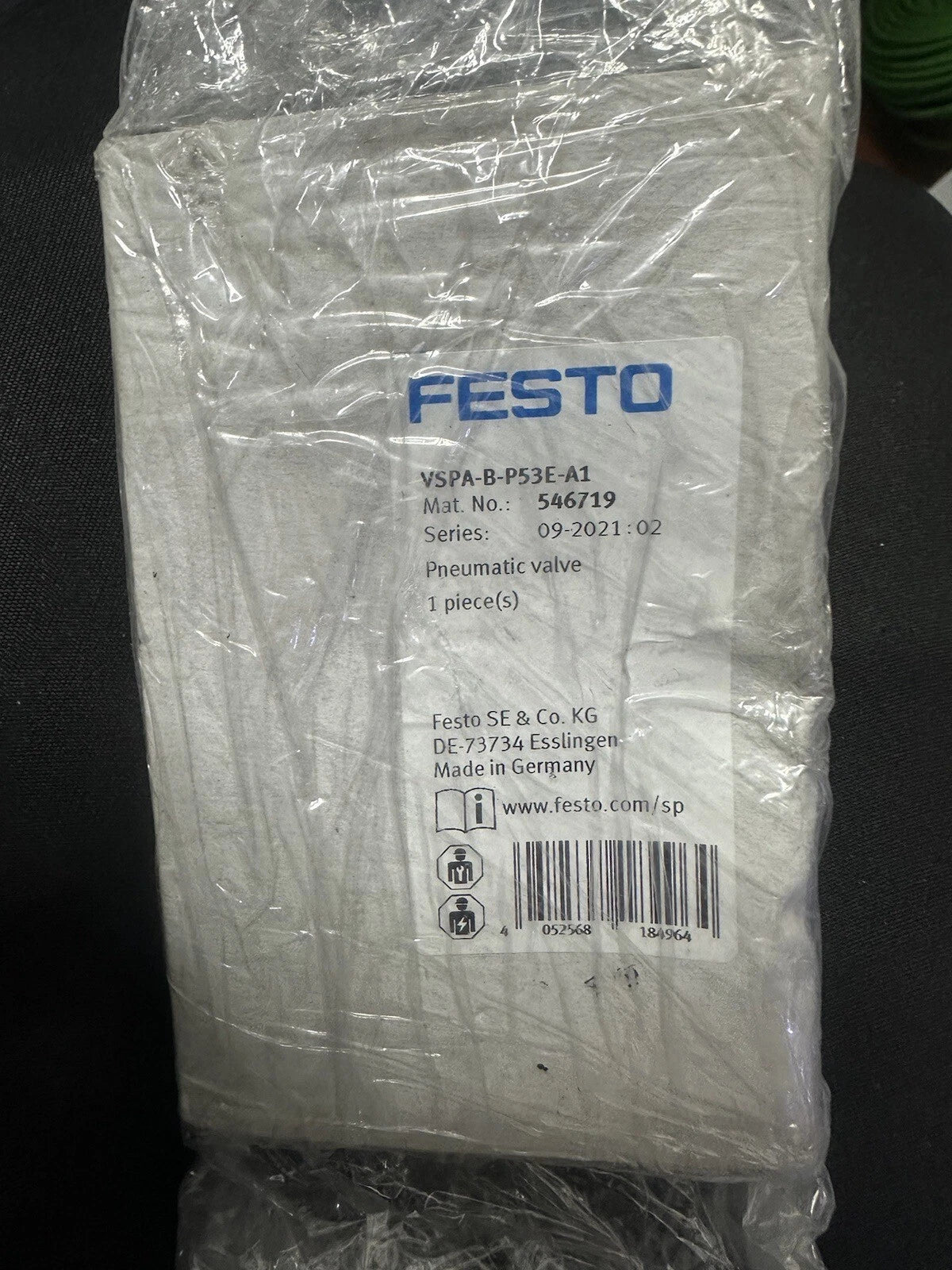 VSPA-B-P53E-A1 (546719) Pneumatic Valve Vent Function: 5/3 Exhausted