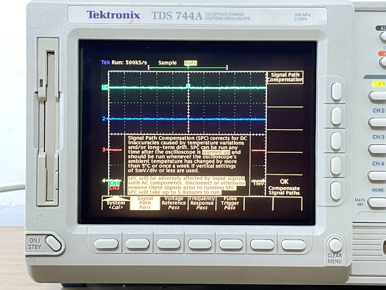 Tektronix TDS744A Oscilloscope 500MHz 2GS/s