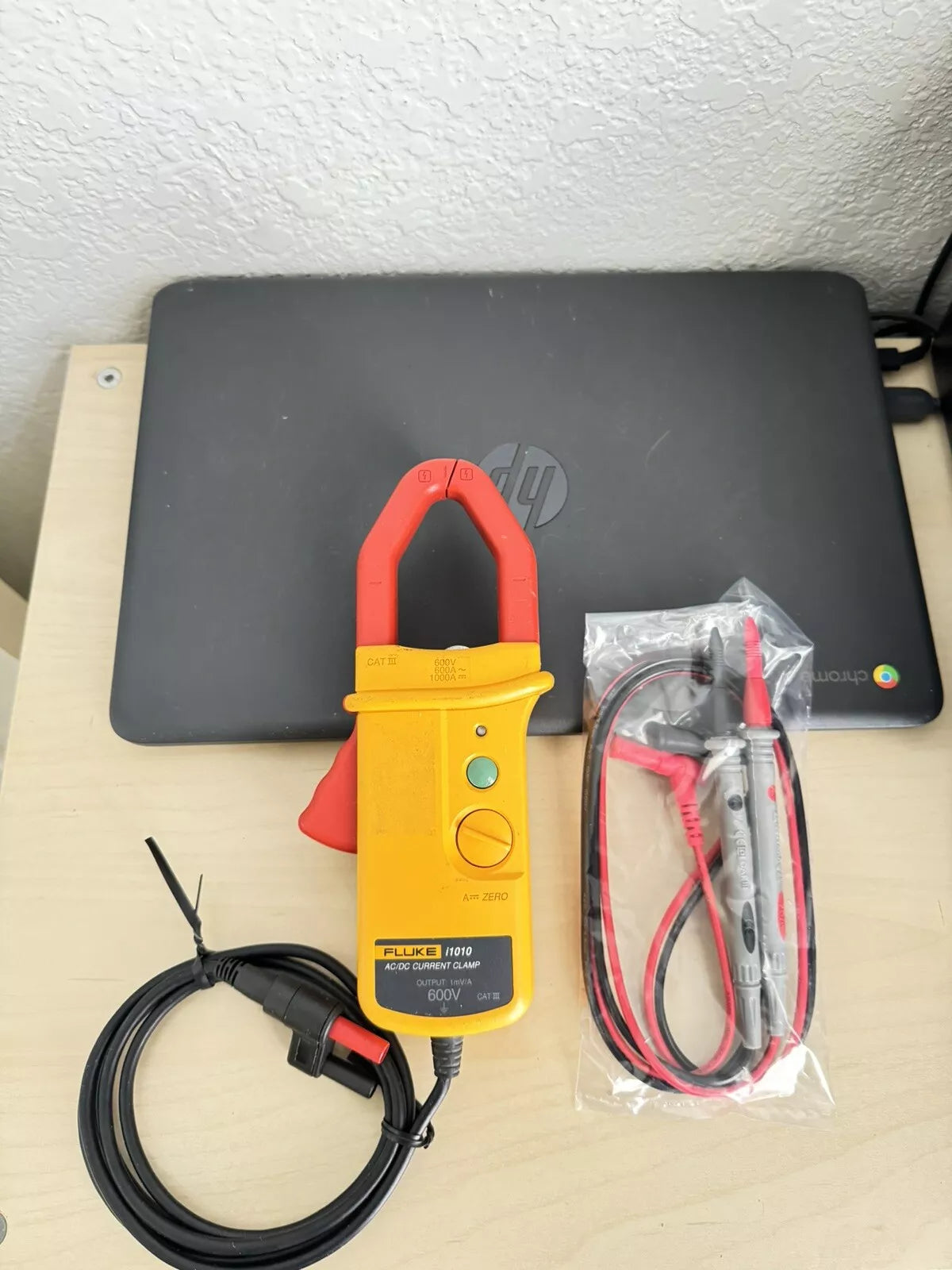Fluke I1010 AC/DC Current Clamp with Leads