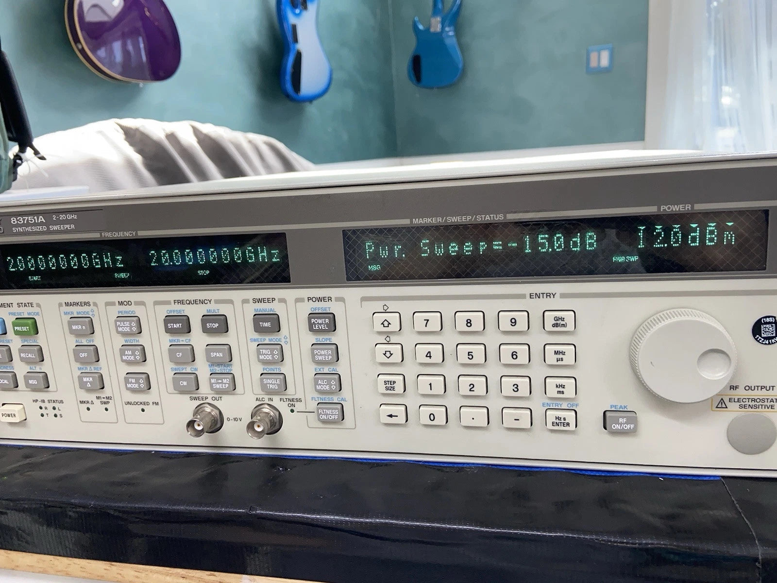 HP 83731A 2-20GHz Synthesized Sweep/CW Signal Generator CAL’d with Option 1E4 1E5