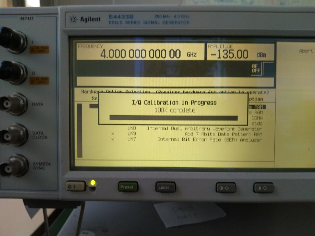 Agilent E4433B ESG-D Series Signal Generator 250kHz to 4GHz, w/ UN7 UN8 UN9_0761 - XG eqpt