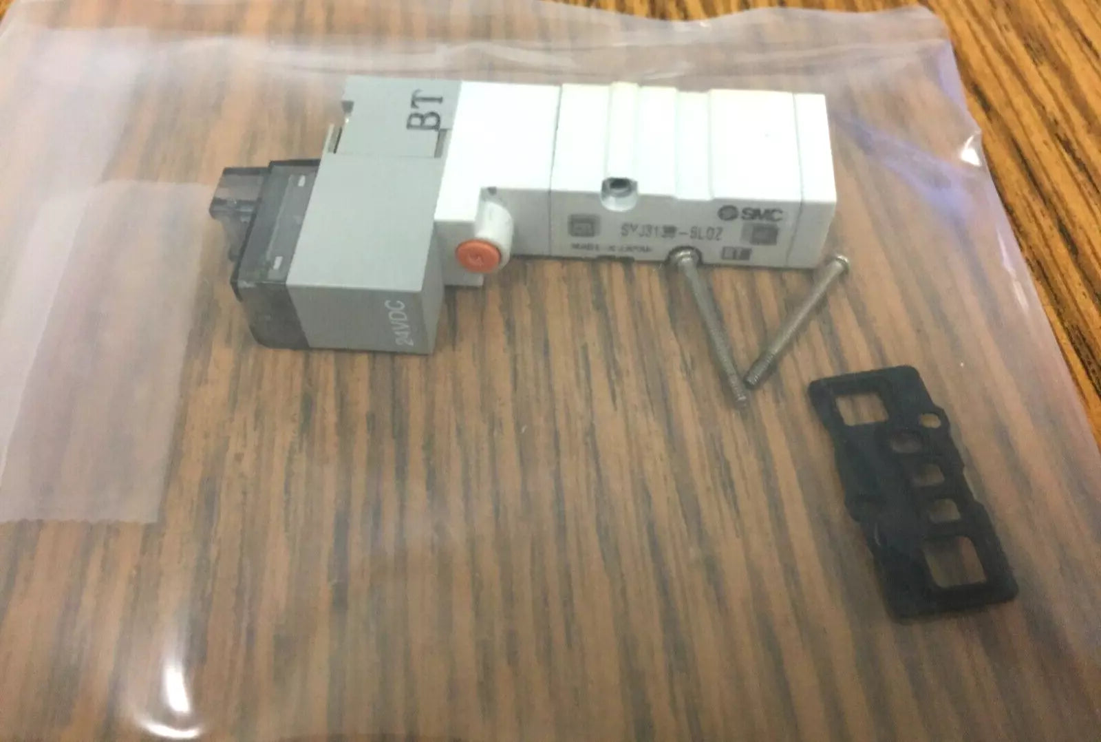 SMC SYJ3133-5LOZ Solenoid Valve - 5 Port, 3 Position, Single Solenoid