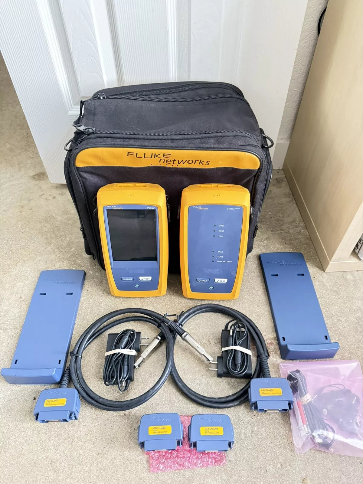 FLUKE Networks DSX-8000 Cable Certifier Tester Kit (Calibrated 2022)