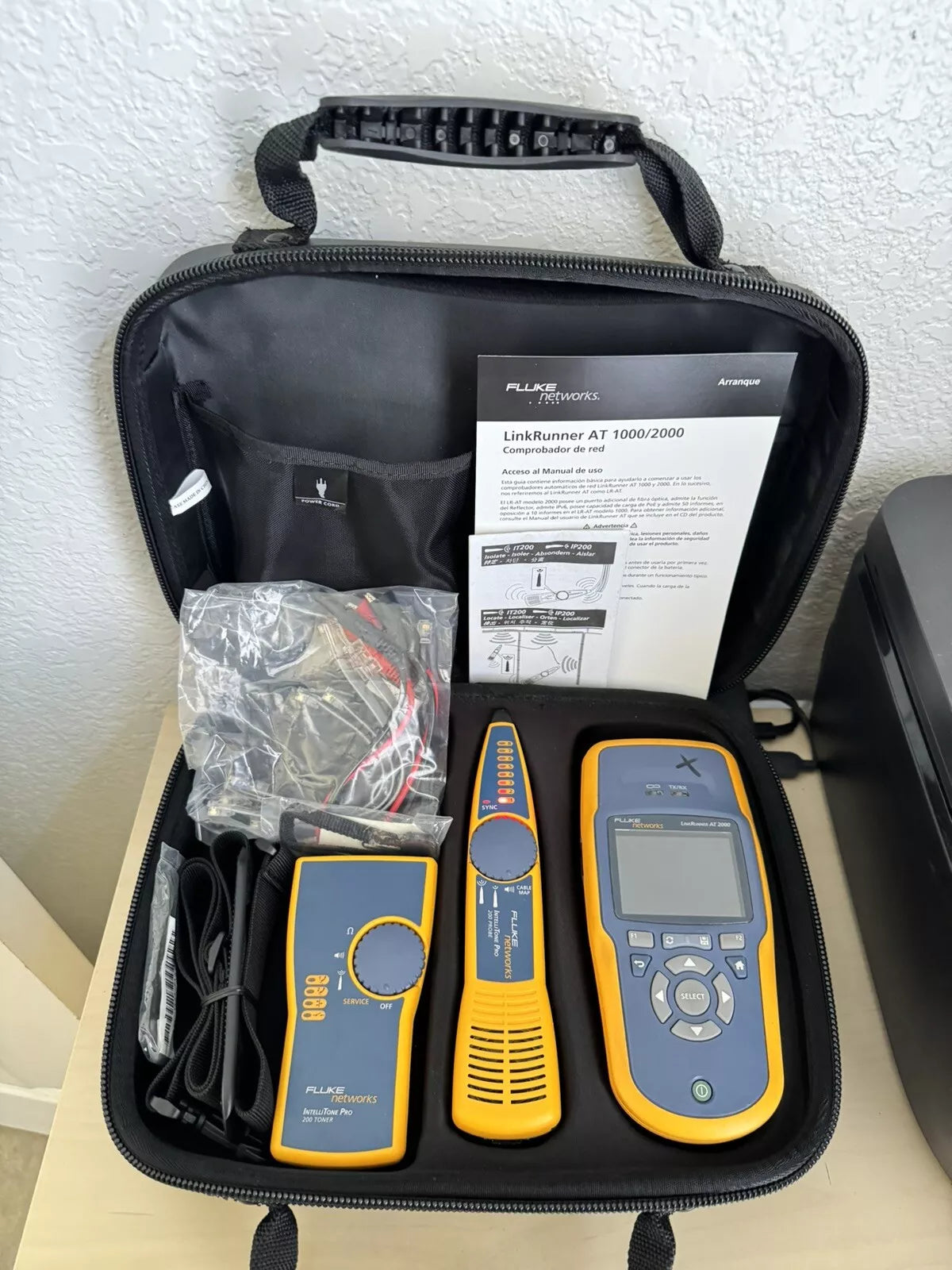 Fluke Networks LRAT-2000 LinkRunner AT-2000 Tester Kit (READ) Missing Port