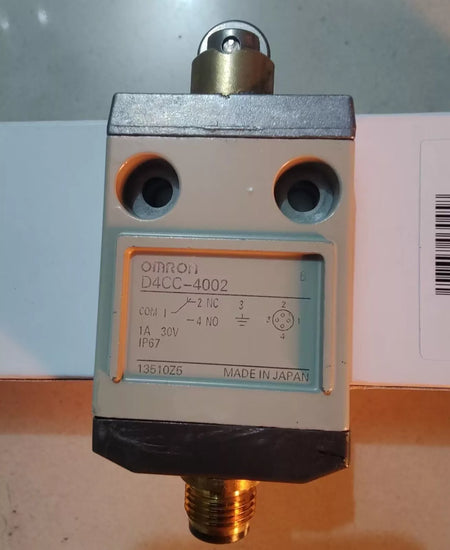 New Omron D4CC-4002 Limit Switch D4CC4002 - Fast Shipping