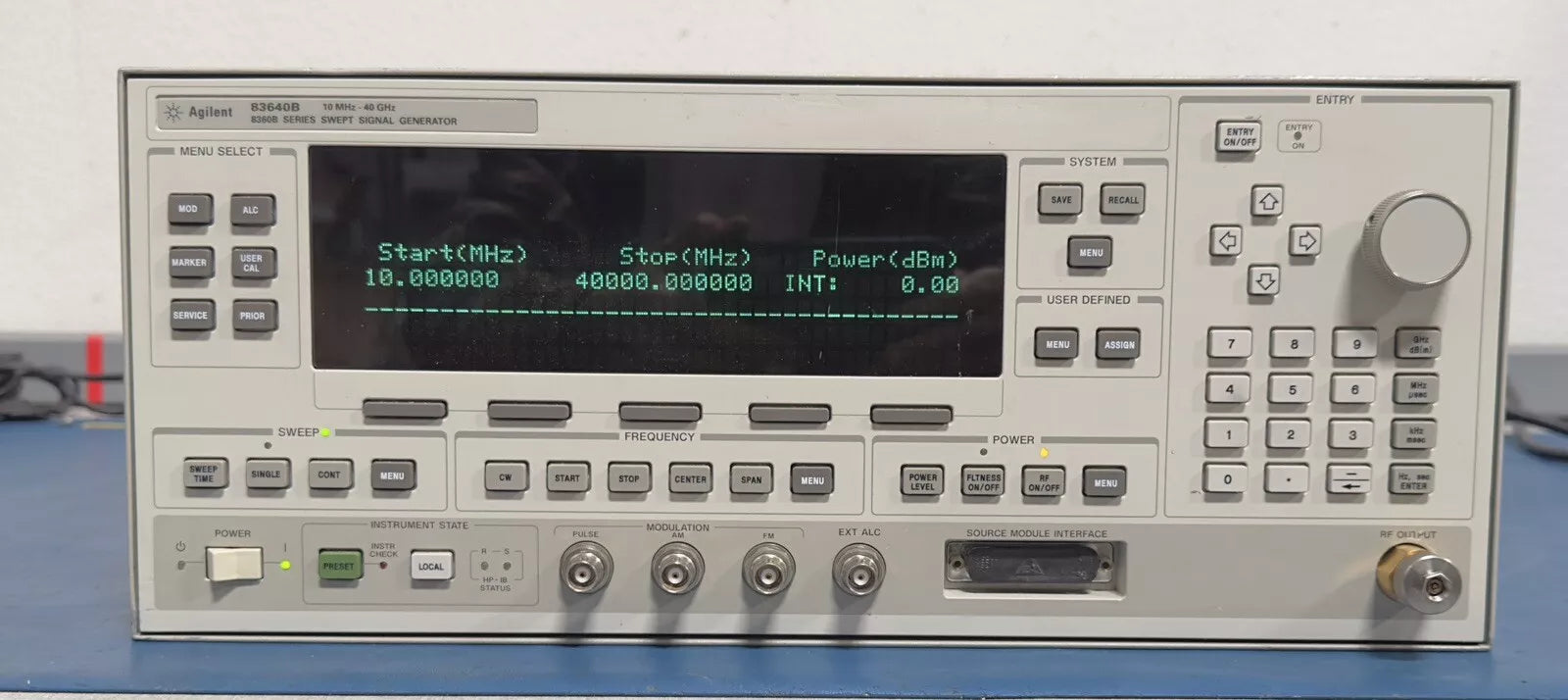Agilent 83640B 10MHz-40GHz Synthesized Sweep Signal Generator 001/008