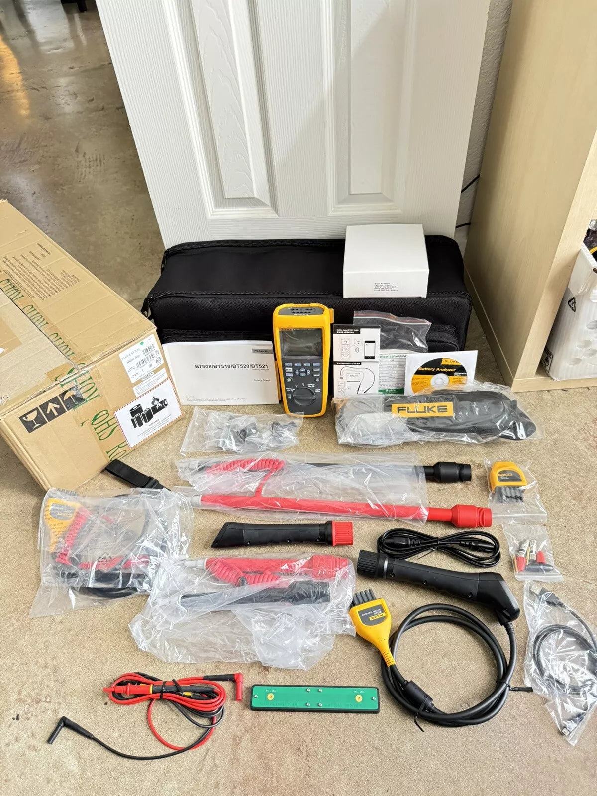 FLUKE BT520 Battery Analyzer Kit - New Sealed