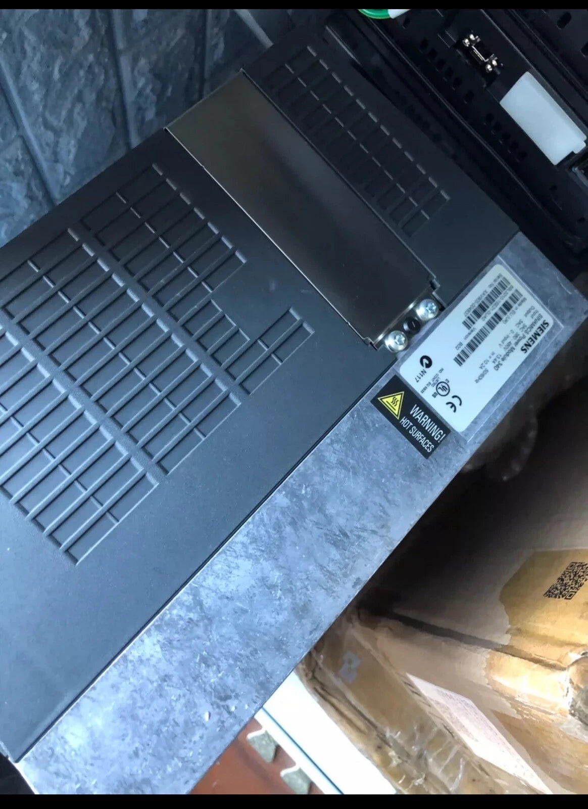 Siemens 6SL3210-1SE21-0UA0: Compact Frequency Inverter