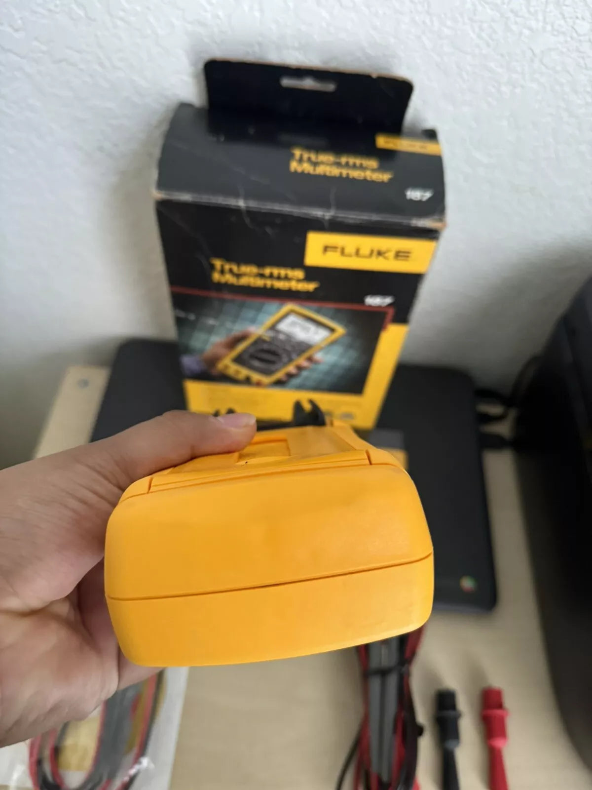 Fluke 187 True RMS Multi Meter with Leads & Calibration Certificate