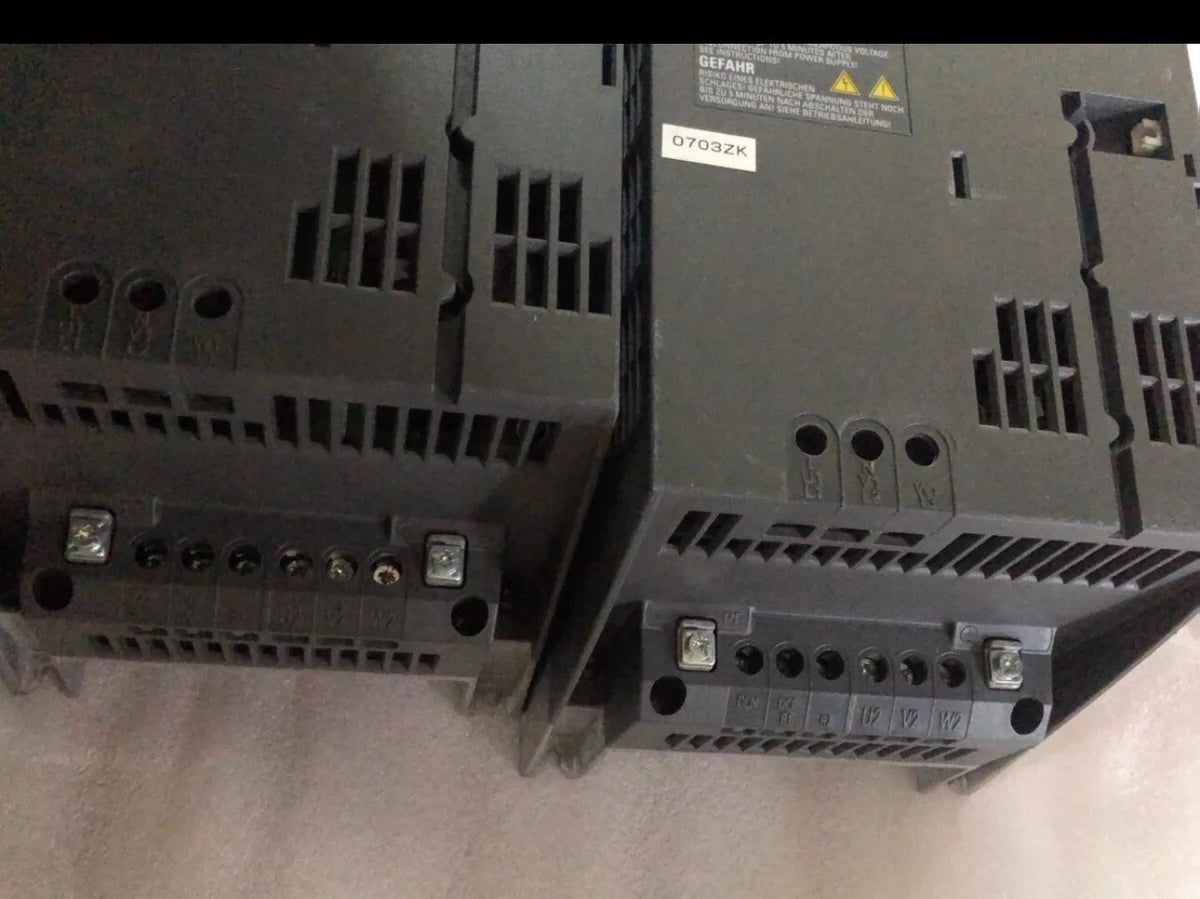 Siemens 6SL3210-1SE17-7UA0 Inverter Drive Module