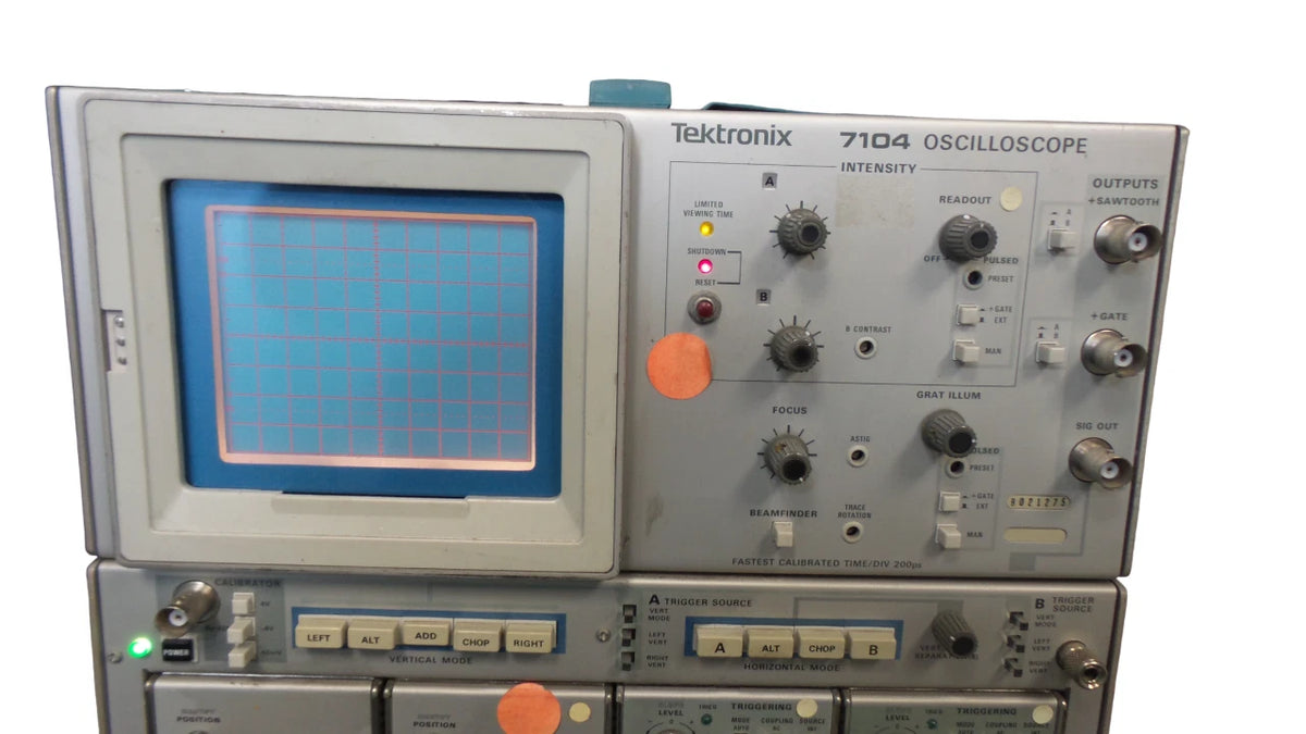 Tektronix 7104 Oscilloscope w/7A19, 7B15, 7B10 Plug-in modules - Free Shipping
