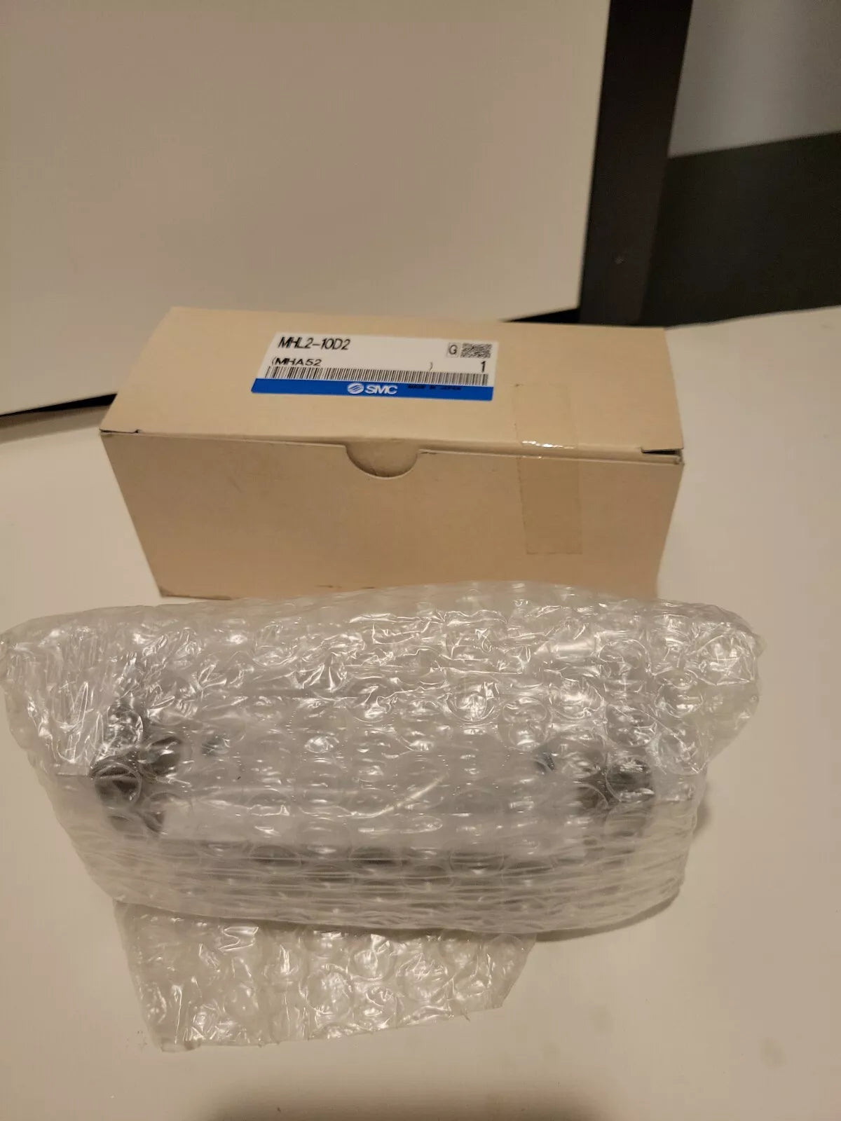 1PC SMC MHL2-10D2 MHL210D2 Cylinder - New In Box - Expedited Shipping