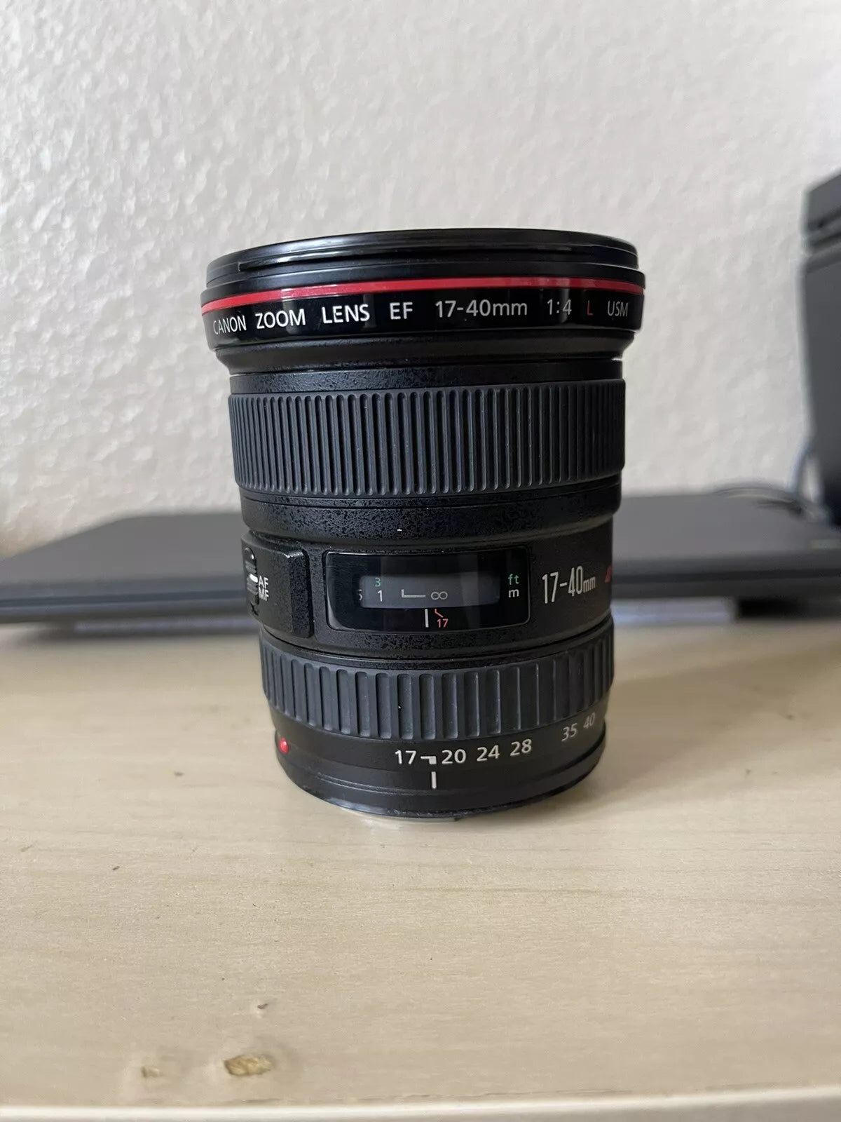 Canon EF 17-40mm f/4L Ultra Wide Angle Zoom Lens - Black (8806A002)