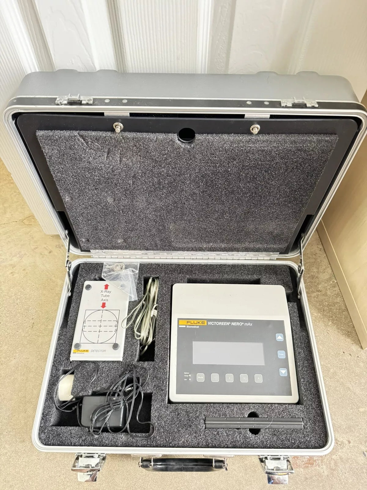 Fluke Biomedical 8000 Victoreen Nero Max X-Ray with Case