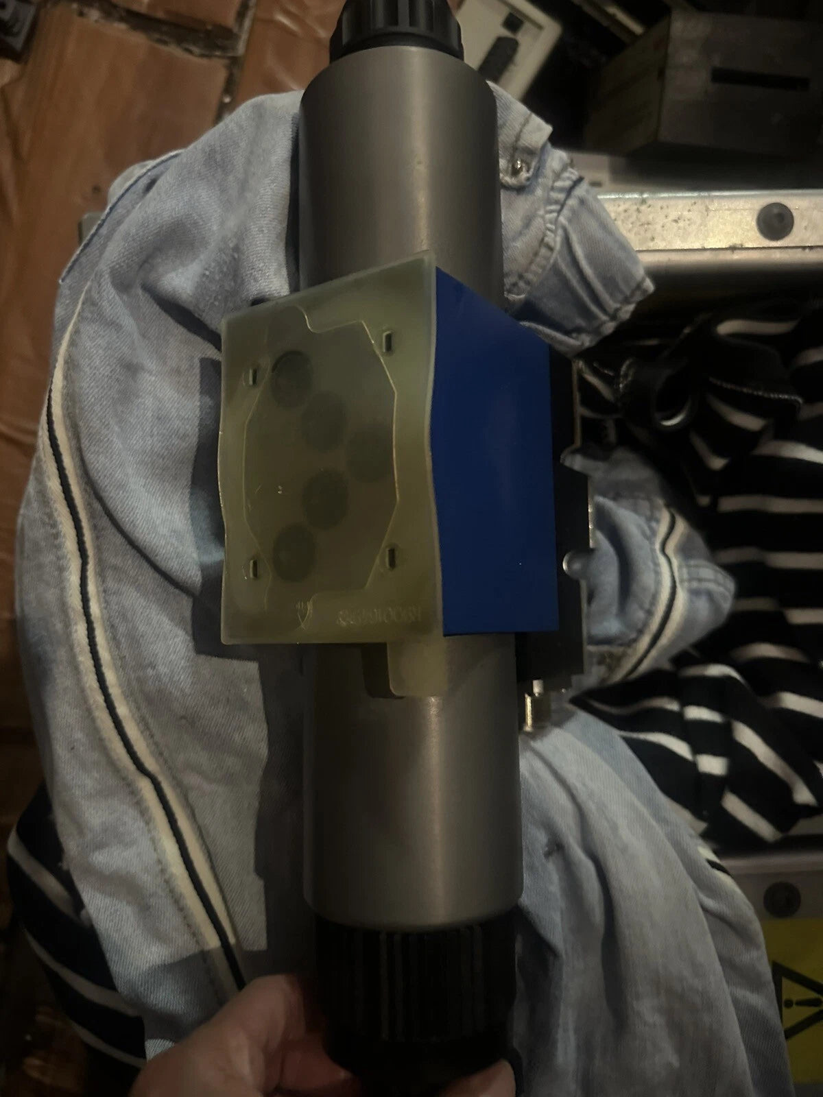 R900927975 4WREE 10 V50-32/G24K0/F1V Hydraulic Proportional Directional Control Valve