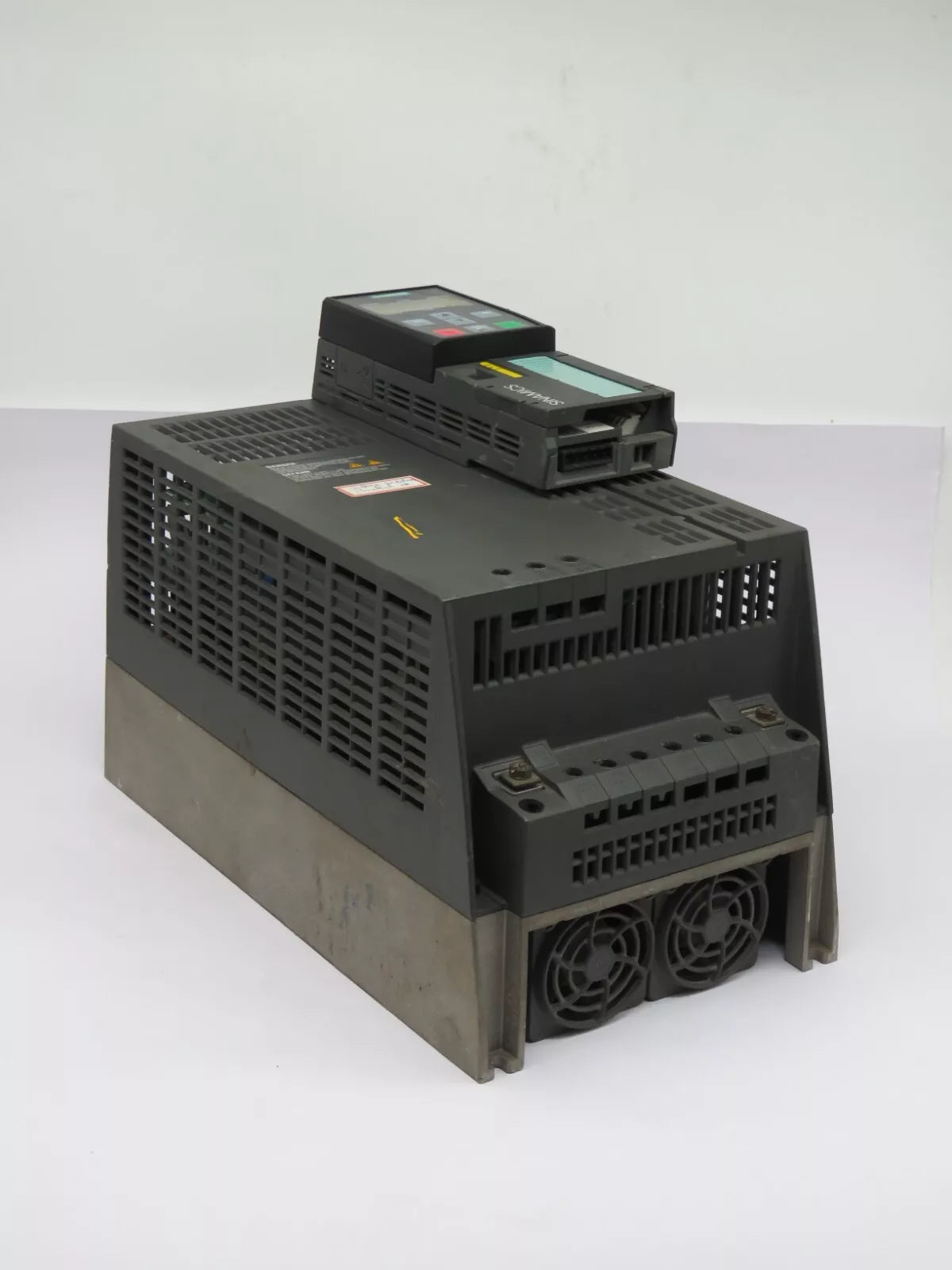 Siemens 6SL3224-0BE25-5UA0 Power Module 240 380-480 VAC 21.9 AMP 50/60 HZ