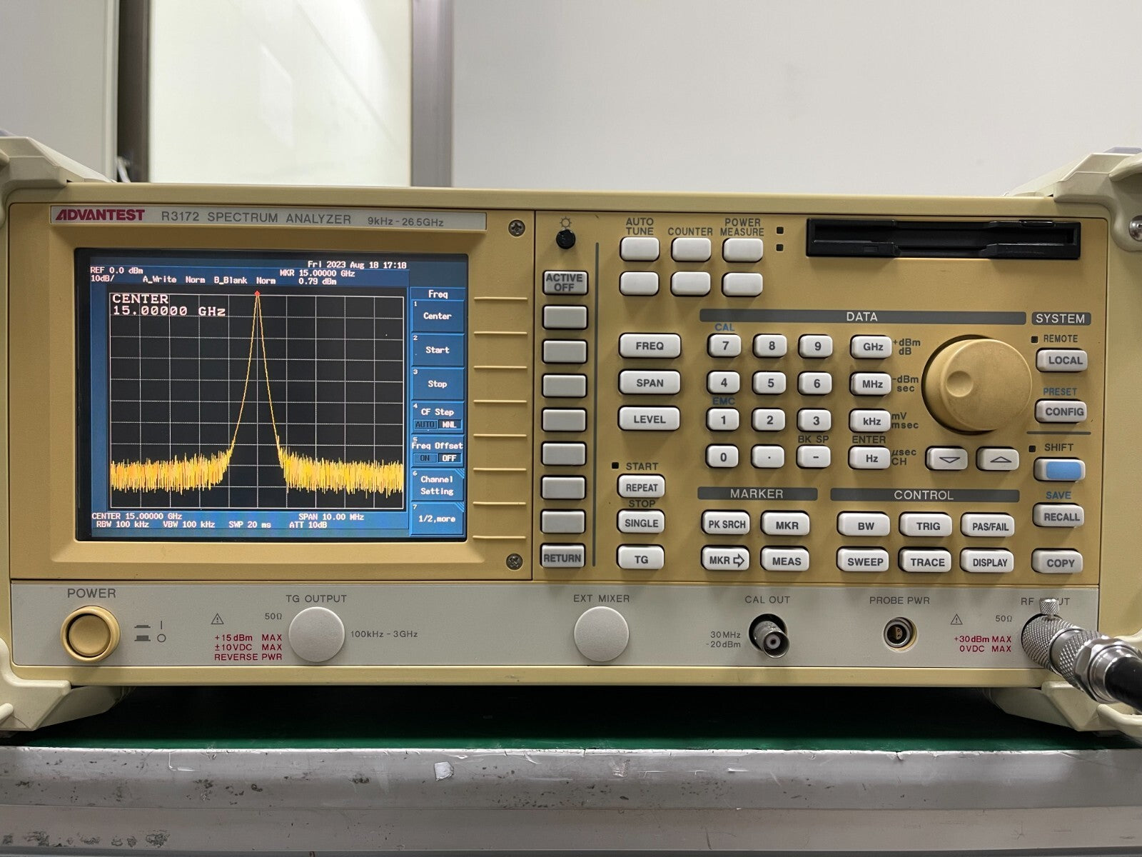 Advantest R3172 Spectrum Analyzer 9KHz - 26.5GHz - XG eqpt